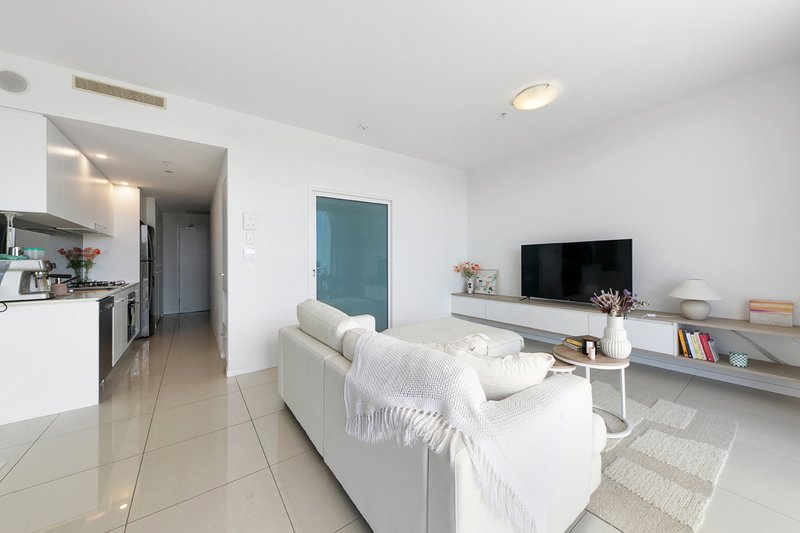 Photo - 803/47 Nundah Street, Nundah QLD 4012 - Image 6