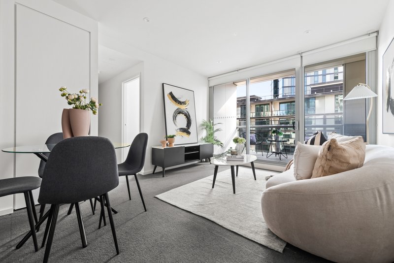 Photo - 803e/888 Collins Street, Docklands VIC 3008 - Image 2