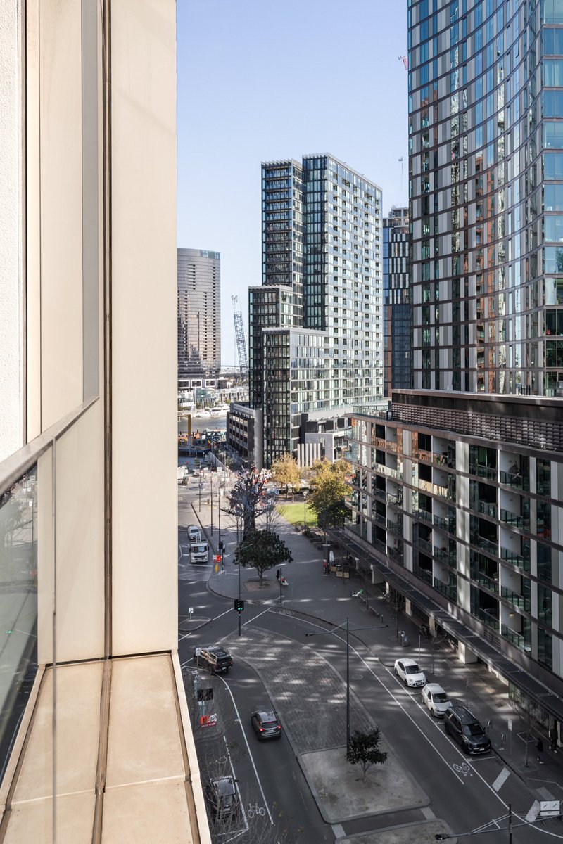 Photo - 803e/888 Collins Street, Docklands VIC 3008 - Image 9