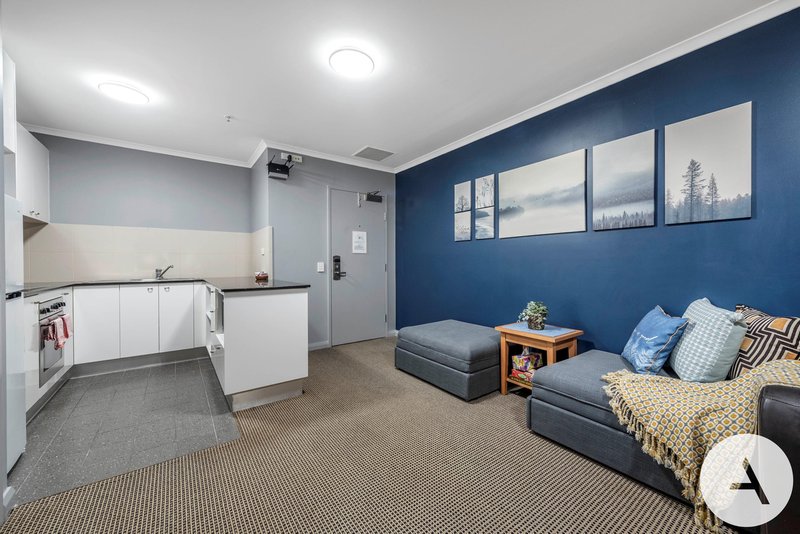 Photo - 804/2 Akuna Street, City ACT 2601 - Image 4