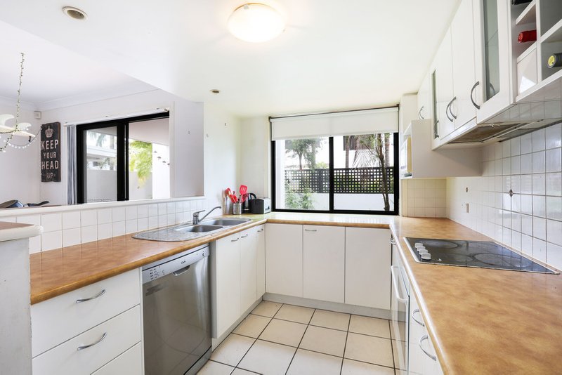 Photo - 804/2214 Gold Coast Highway, Mermaid Waters QLD 4218 - Image 6