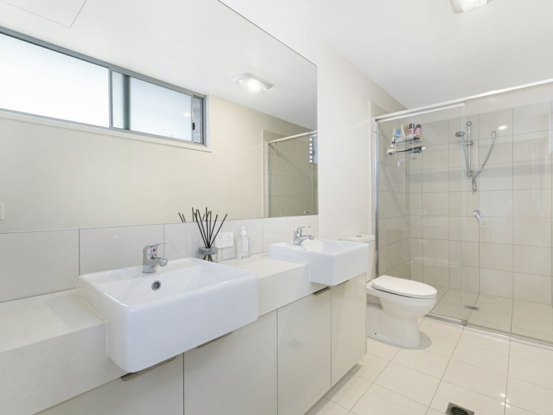 Photo - 80/5033 Emerald Island Drive, Carrara QLD 4211 - Image 12