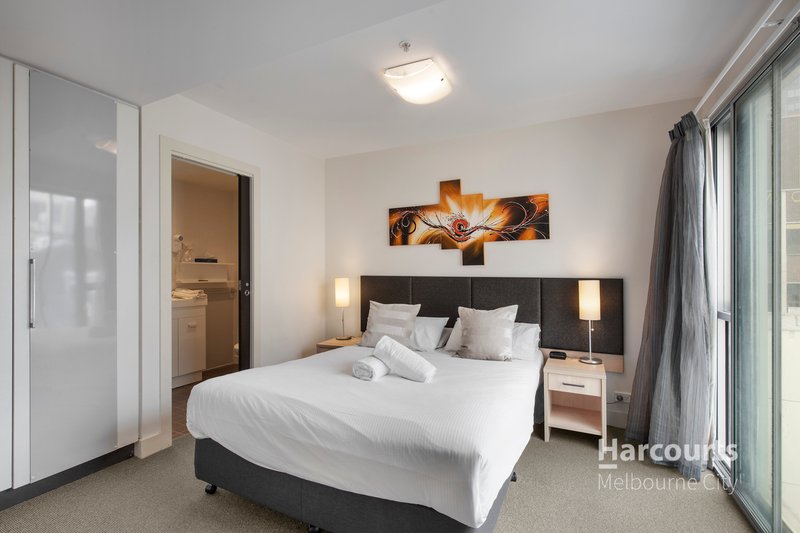 Photo - 805/18-20 Bank Place, Melbourne VIC 3000 - Image 5