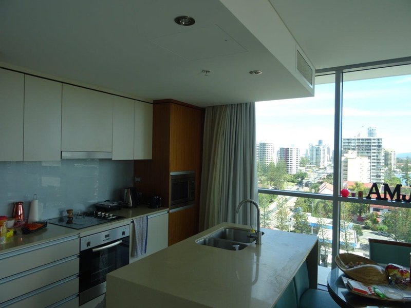 Photo - 805/3018 Surfers Paradise Boulevard, Surfers Paradise QLD 4217 - Image 6