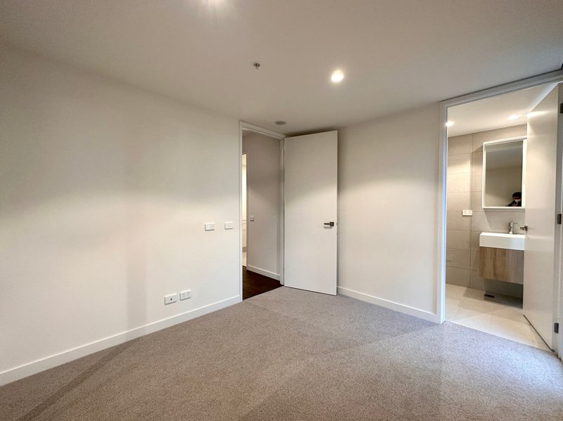 Photo - 805/45 Dudley Street, West Melbourne VIC 3003 - Image 9