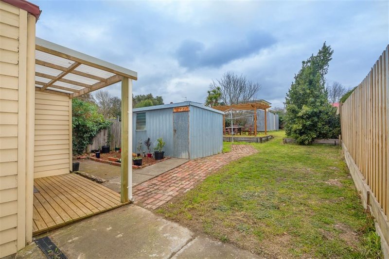 Photo - 806 Doveton Street North, Soldiers Hill VIC 3350 - Image 11