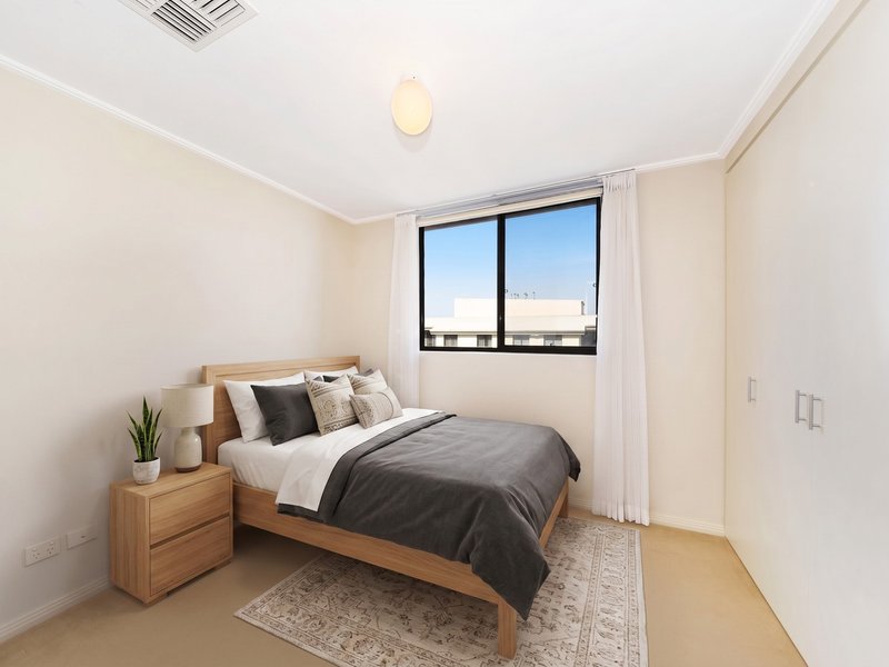 Photo - 806/2-10 Orara Street, Waitara NSW 2077 - Image 5