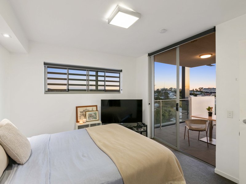 Photo - 807/159 Logan Road, Woolloongabba QLD 4102 - Image 9