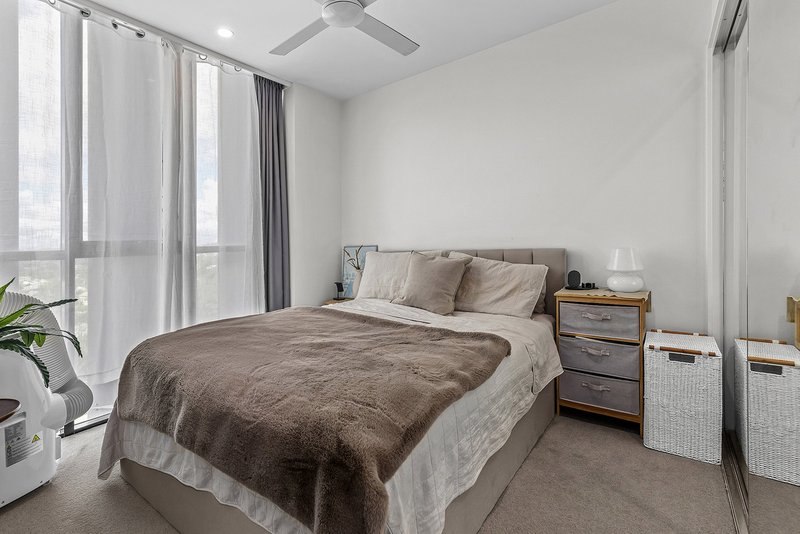 Photo - 807/17 Deshon Street, Woolloongabba QLD 4102 - Image 8