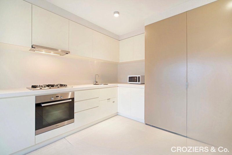 Photo - 807/33 Mackenzie Street, Melbourne VIC 3000 - Image 6