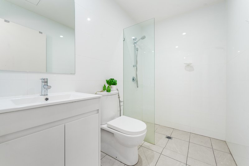 Photo - 809/27 Dressler Court, Merrylands NSW 2160 - Image 5