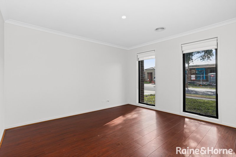 Photo - 81 Biltmore Crescent, Roxburgh Park VIC 3064 - Image 2