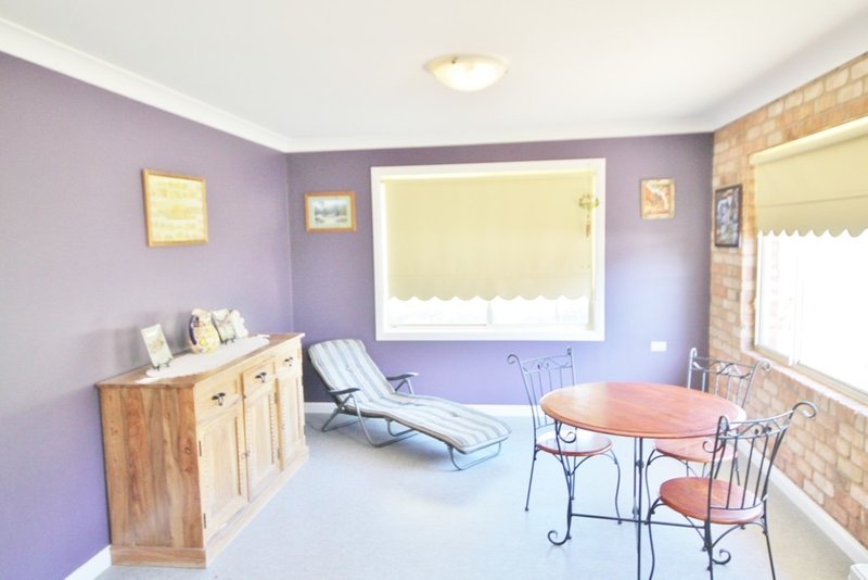 Photo - 81 Brock Street, Young NSW 2594 - Image 7
