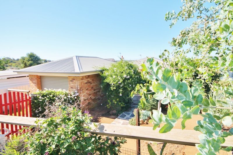 Photo - 81 Brock Street, Young NSW 2594 - Image 12