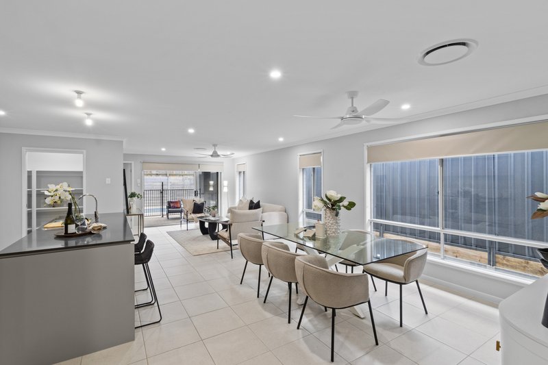 Photo - 81 Carnarvon Drive, South Ripley QLD 4306 - Image 8