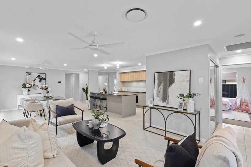 Photo - 81 Carnarvon Drive, South Ripley QLD 4306 - Image 11