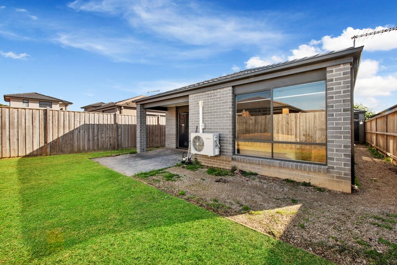 Photo - 81 Caversham Drive, Pakenham VIC 3810 - Image 8