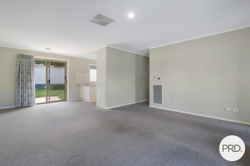 Photo - 81 Crawshaw Crescent, Glenroy NSW 2640 - Image 7