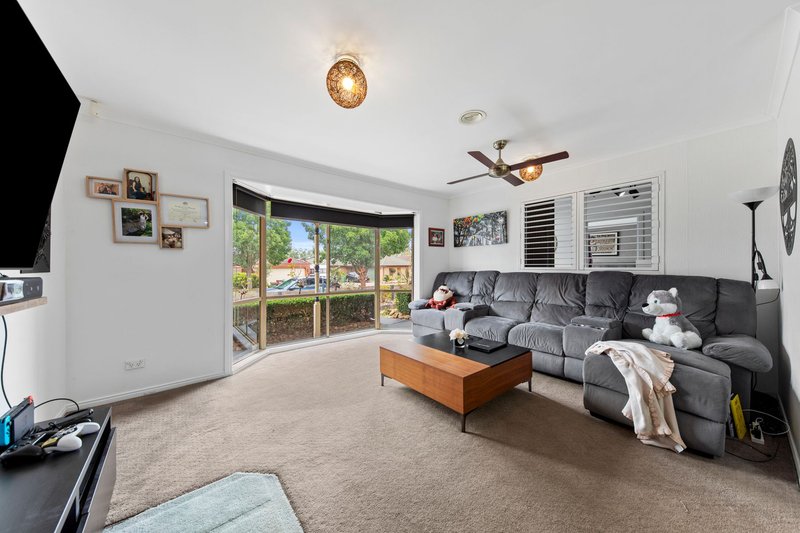 Photo - 81 Ebony Drive, Pakenham VIC 3810 - Image 5