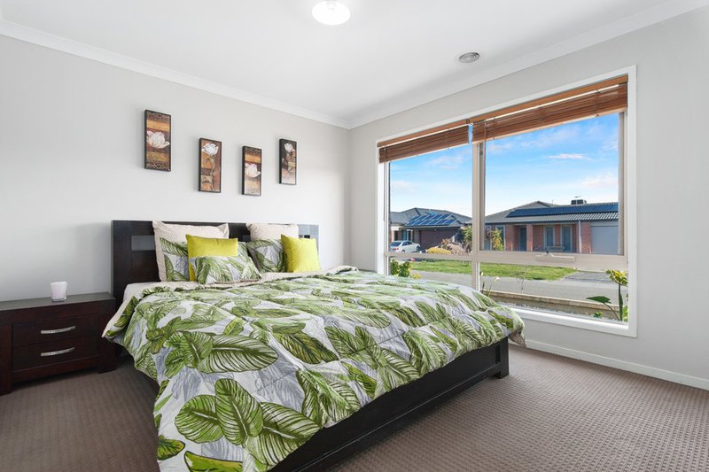 Photo - 81 Gallery Way, Pakenham VIC 3810 - Image 3