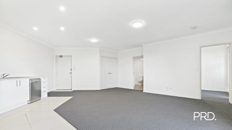 Photo - 8/1 Glenmore Ridge Drive, Glenmore Park NSW 2745 - Image 3