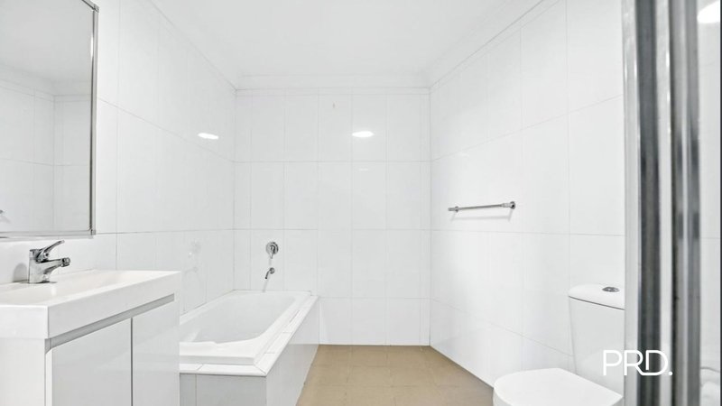 Photo - 8/1 Glenmore Ridge Drive, Glenmore Park NSW 2745 - Image 4