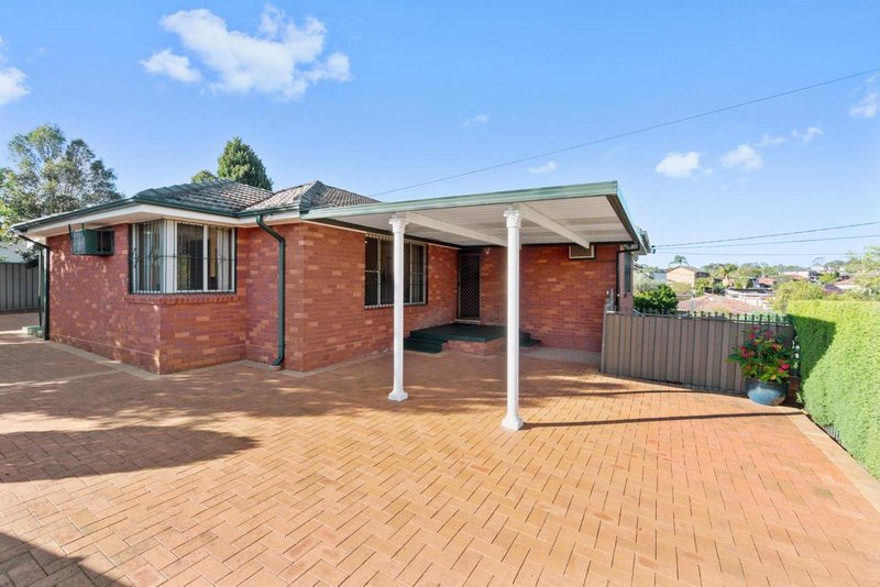 Photo - 81 Jacaranda Drive, Georges Hall NSW 2198 - Image 2