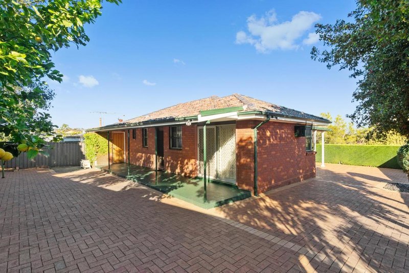 Photo - 81 Jacaranda Drive, Georges Hall NSW 2198 - Image 3