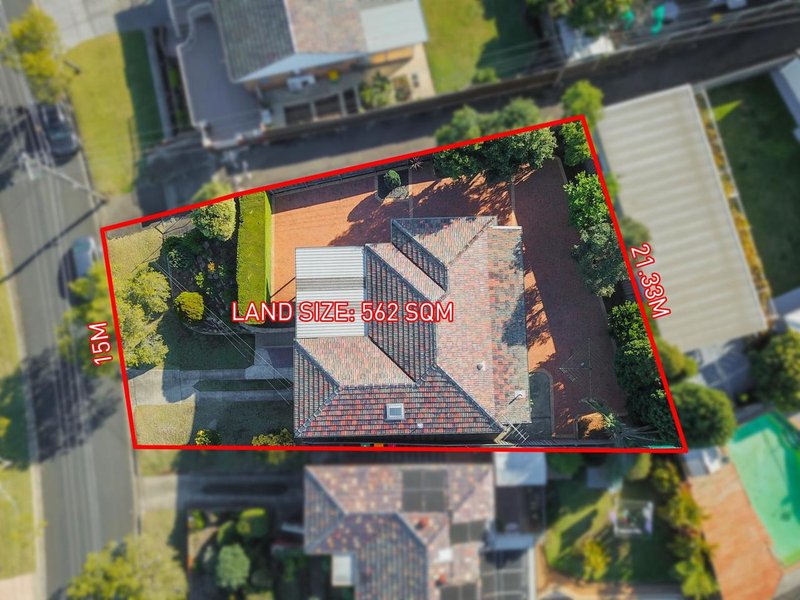 Photo - 81 Jacaranda Drive, Georges Hall NSW 2198 - Image 4