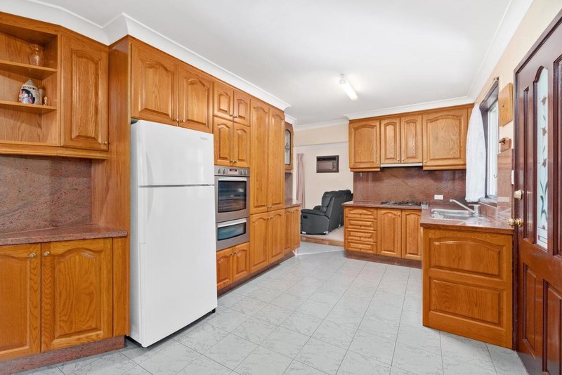 Photo - 81 Jacaranda Drive, Georges Hall NSW 2198 - Image 5