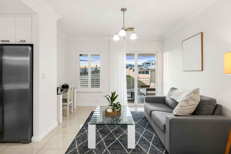 Photo - 81 Jindalee Boulevard, Jindalee WA 6036 - Image 11