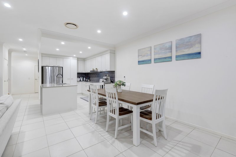 Photo - 8/1 Luke Close, Sunnybank Hills QLD 4109 - Image 10