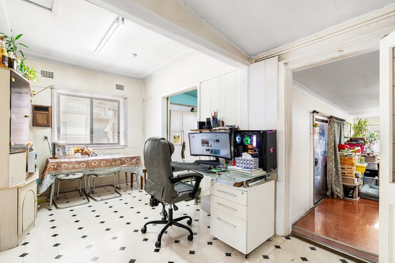 Photo - 81 Madeline Street, Fairfield West NSW 2165 - Image 8