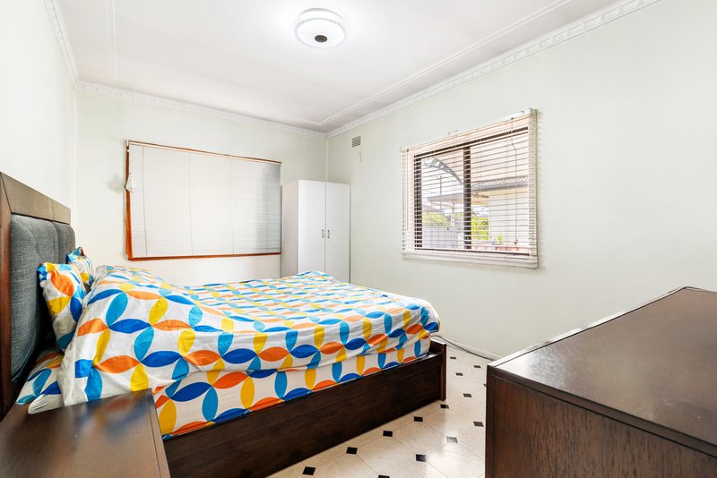Photo - 81 Madeline Street, Fairfield West NSW 2165 - Image 11