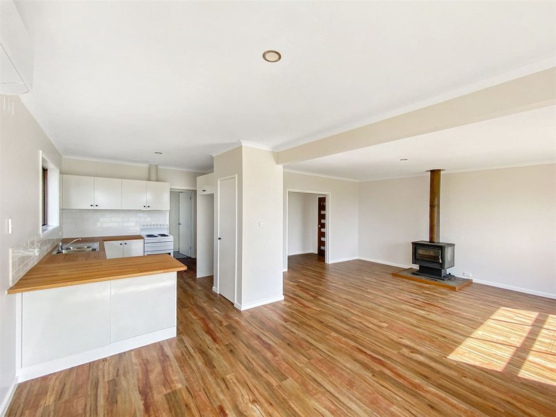 Photo - 81 Main Road, Seaspray VIC 3851 - Image 3