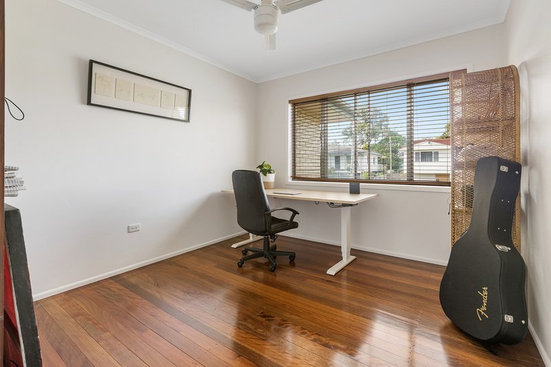 Photo - 81 Malabar Street, Wynnum West QLD 4178 - Image 4