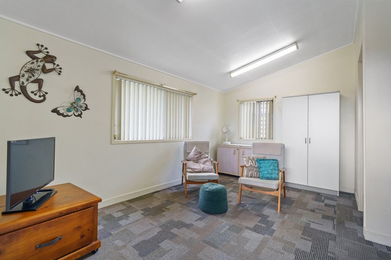 Photo - 81 Mannington Road, Acacia Ridge QLD 4110 - Image 6