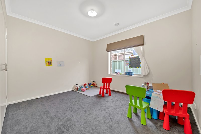 Photo - 81 Manuka Grove, Wyndham Vale VIC 3024 - Image 11