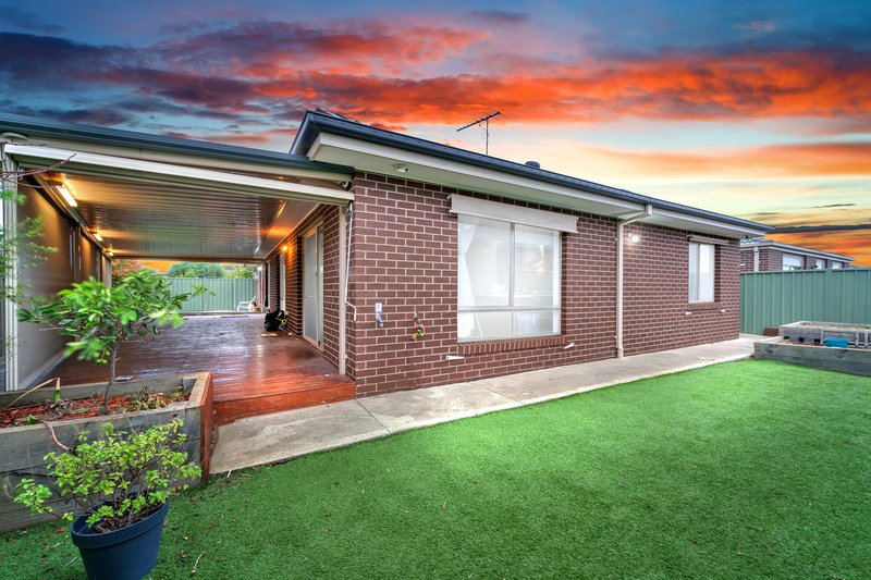 Photo - 81 Manuka Grove, Wyndham Vale VIC 3024 - Image 15