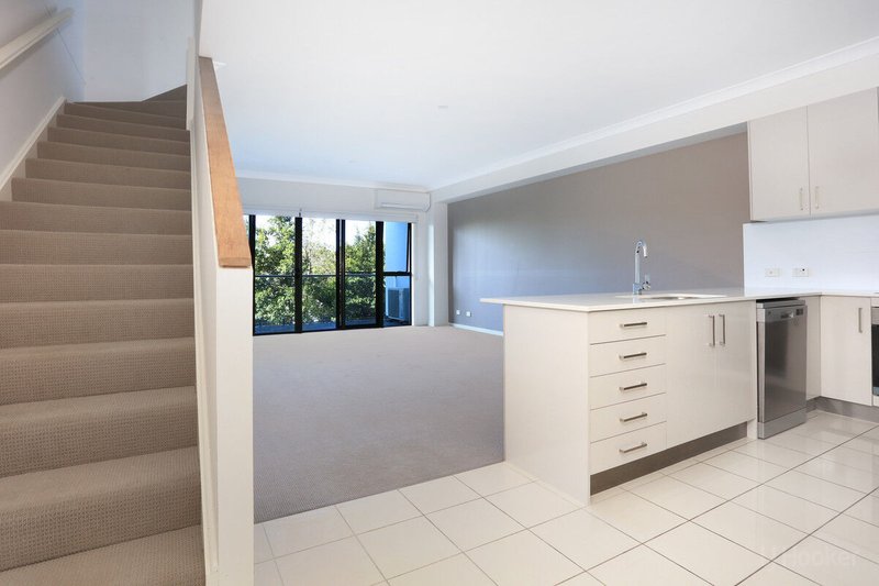 Photo - 8/1 Mervyn Thomas Drive, Hope Island QLD 4212 - Image 2