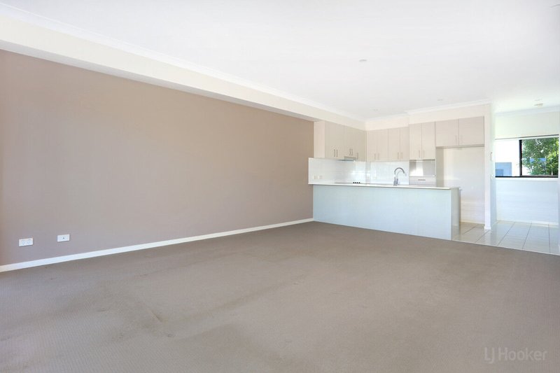 Photo - 8/1 Mervyn Thomas Drive, Hope Island QLD 4212 - Image 4