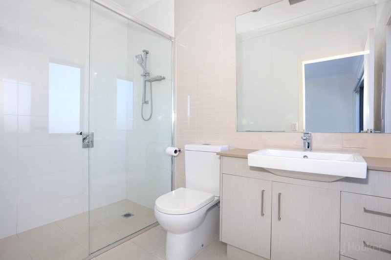 Photo - 8/1 Mervyn Thomas Drive, Hope Island QLD 4212 - Image 5