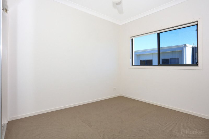 Photo - 8/1 Mervyn Thomas Drive, Hope Island QLD 4212 - Image 11