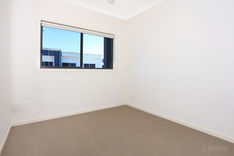Photo - 8/1 Mervyn Thomas Drive, Hope Island QLD 4212 - Image 12