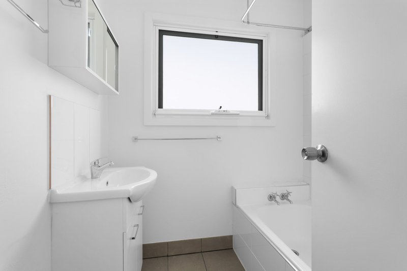Photo - 81 Power Avenue, Chadstone VIC 3148 - Image 4