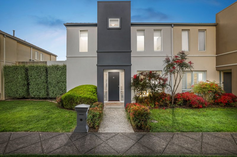 81 Sovereign Manors Crescent, Rowville VIC 3178