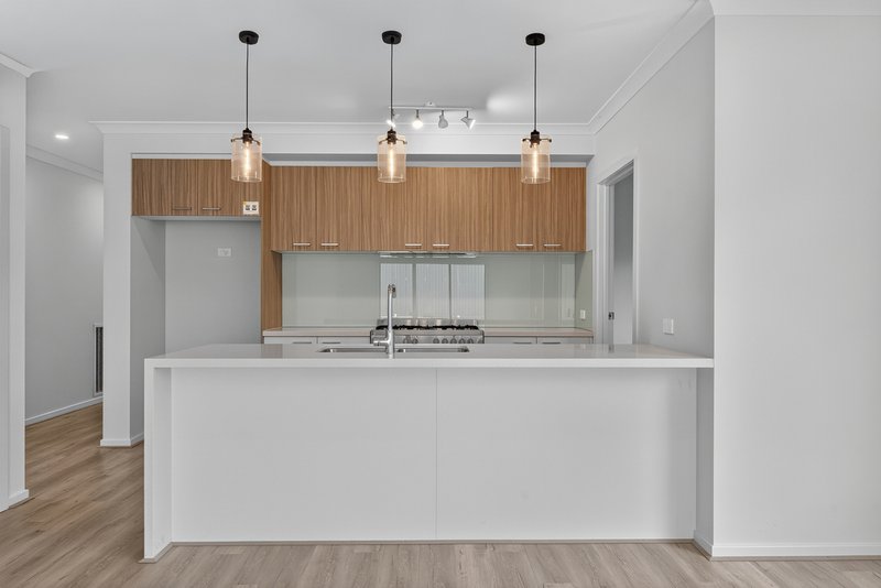 Photo - 81 Sundance Promenade, Pakenham VIC 3810 - Image 2