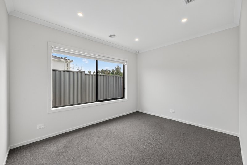 Photo - 81 Sundance Promenade, Pakenham VIC 3810 - Image 5