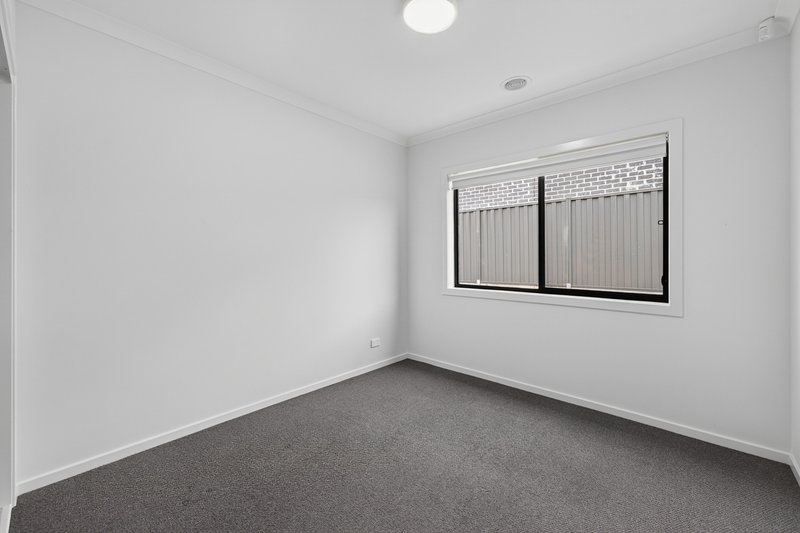 Photo - 81 Sundance Promenade, Pakenham VIC 3810 - Image 6
