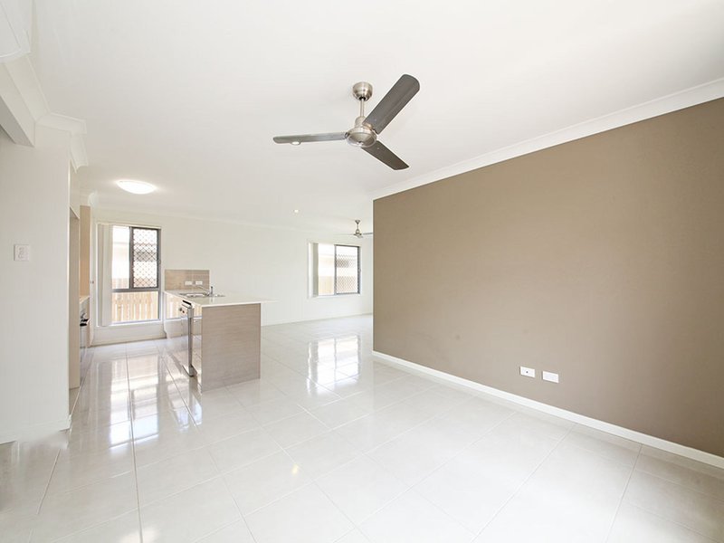 Photo - 81 Surround Street, Dakabin QLD 4503 - Image 3